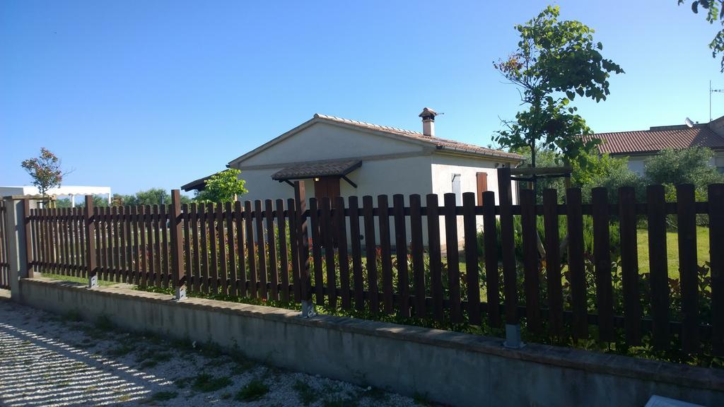 Agriturismo La Casa Della Lavanda - Il Rustico Marina di Montemarciano Exteriör bild